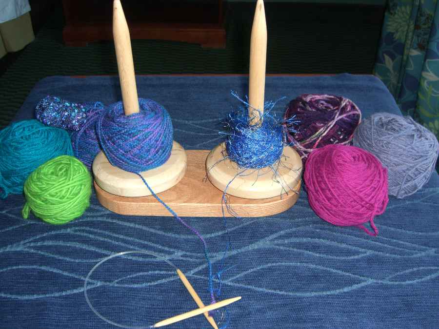 Birdtown Traders Double Yarn Spindle - Holds 4 Balls of Wool. Yarn Spinner Design Dispenses Yarn Smoothly When Knitting or Crocheting. Ideal Yarn